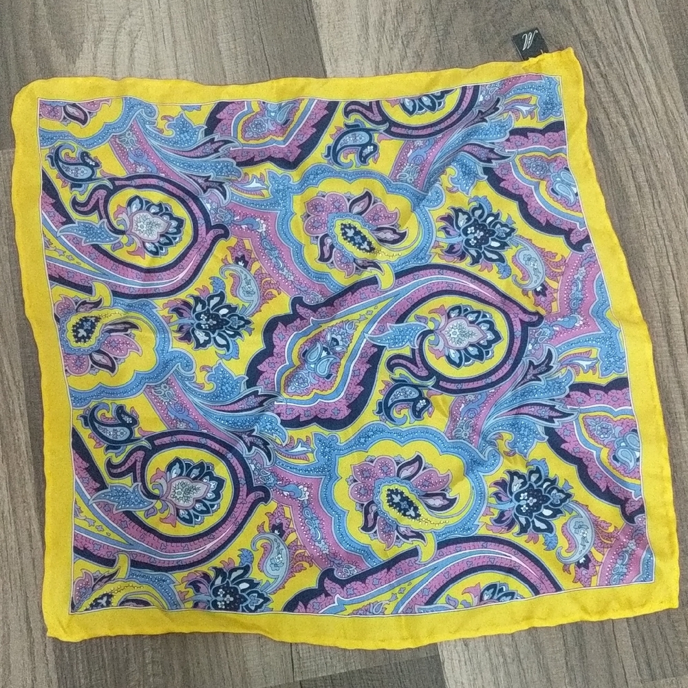 NWOT M Collection By Michael Strahan. Mens Pocket Square Handkerchief.